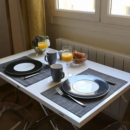Designer Flat, Steps From Place Des Vosges, Le Marais * Parijs
