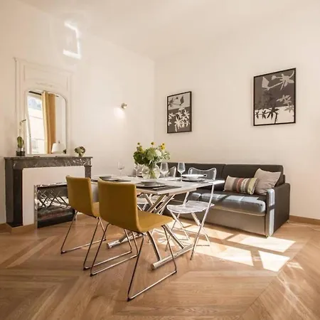 Designer Flat, Steps From Place Des Vosges, Le Marais * Parijs