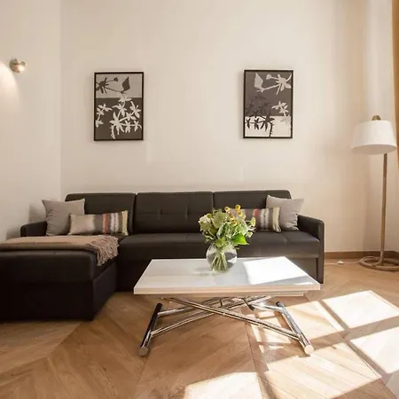 Remodeled Parisian Lägenhet *