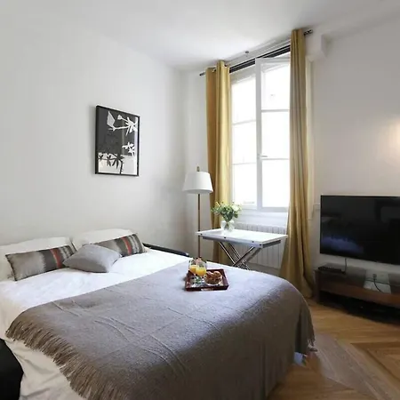 Designer Flat, Steps From Place Des Vosges, Le Marais