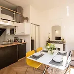 Designer Flat, Steps From Place Des Vosges, Le Marais * Parijs