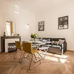 Designer Flat, Steps From Place Des Vosges, Le Marais * Parijs